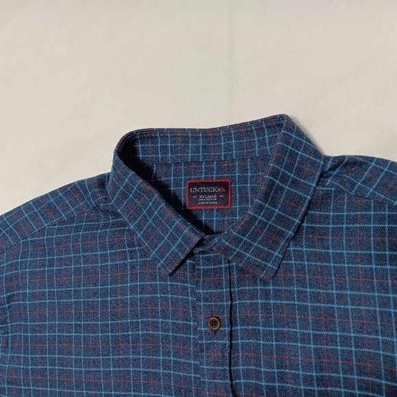 Untuckit Men's Blue Plaid Flannel button down long-sleeved shirt. Size 2XL - Picture 9 of 10